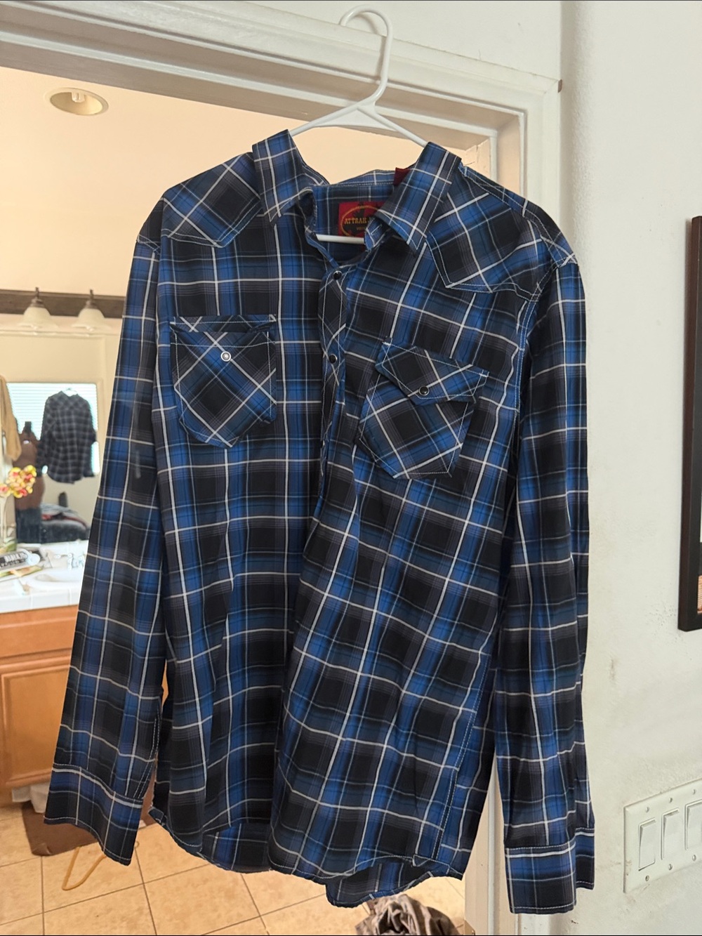 Men's Blue Plaid Long-Sleeve Button-Down Shirt